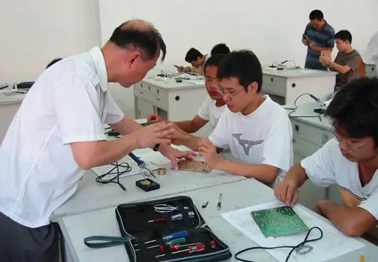 电子工程技术的应用领域及发展方向探究